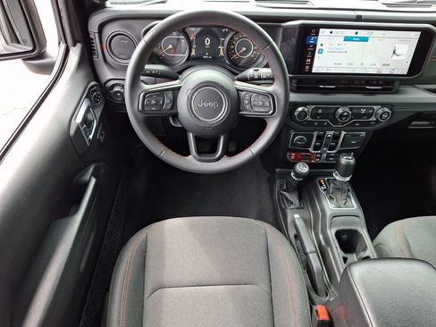 Used 2024 Jeep Wrangler Unlimited Rubicon AWD/4WD image 22
