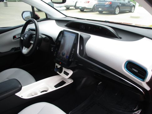 Used 2018 Toyota Prius Prime Advanced w/ Carpet Mat Package FWD image 35