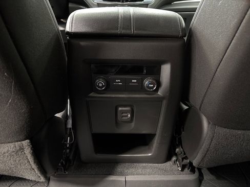 Used 2023 Chevrolet Traverse LT w/ Midnight/Sport Edition image 28