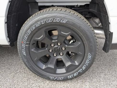 New 2026 RAM 1500 Express AWD/4WD image 15
