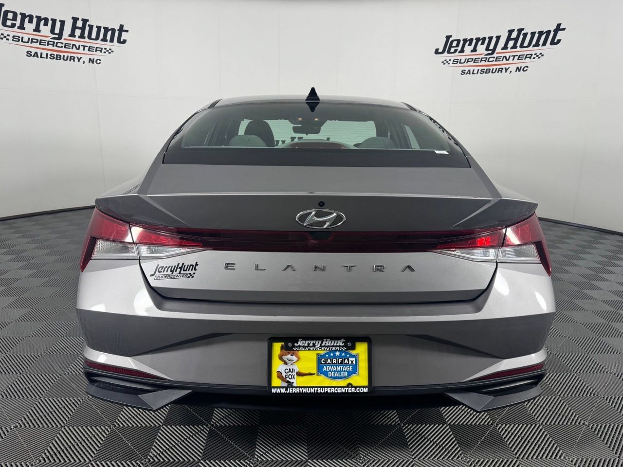 Used 2023 Hyundai Elantra SEL w/ Winter Weather Package FWD image 8