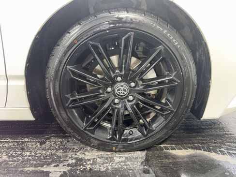 Used 2022 Toyota Avalon XSE image 9