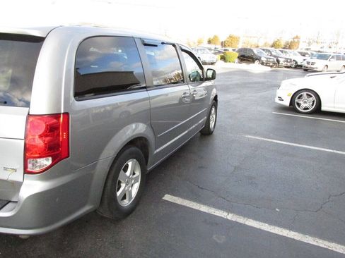 Used 2013 Dodge Grand Caravan SXT FWD image 37