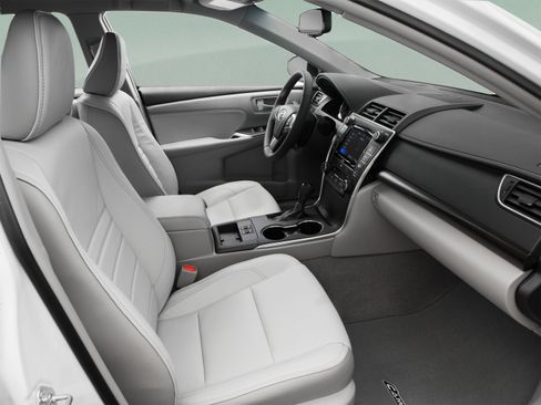 Used 2017 Toyota Camry SE FWD image 28