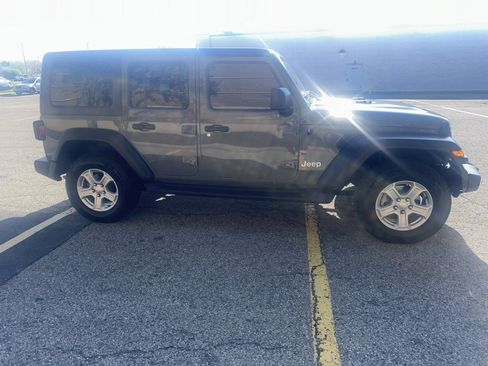 Used 2018 Jeep Wrangler Unlimited Sport S image 11