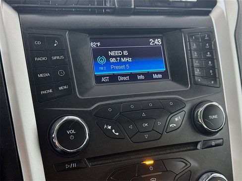 Used 2016 Ford Fusion SE image 17