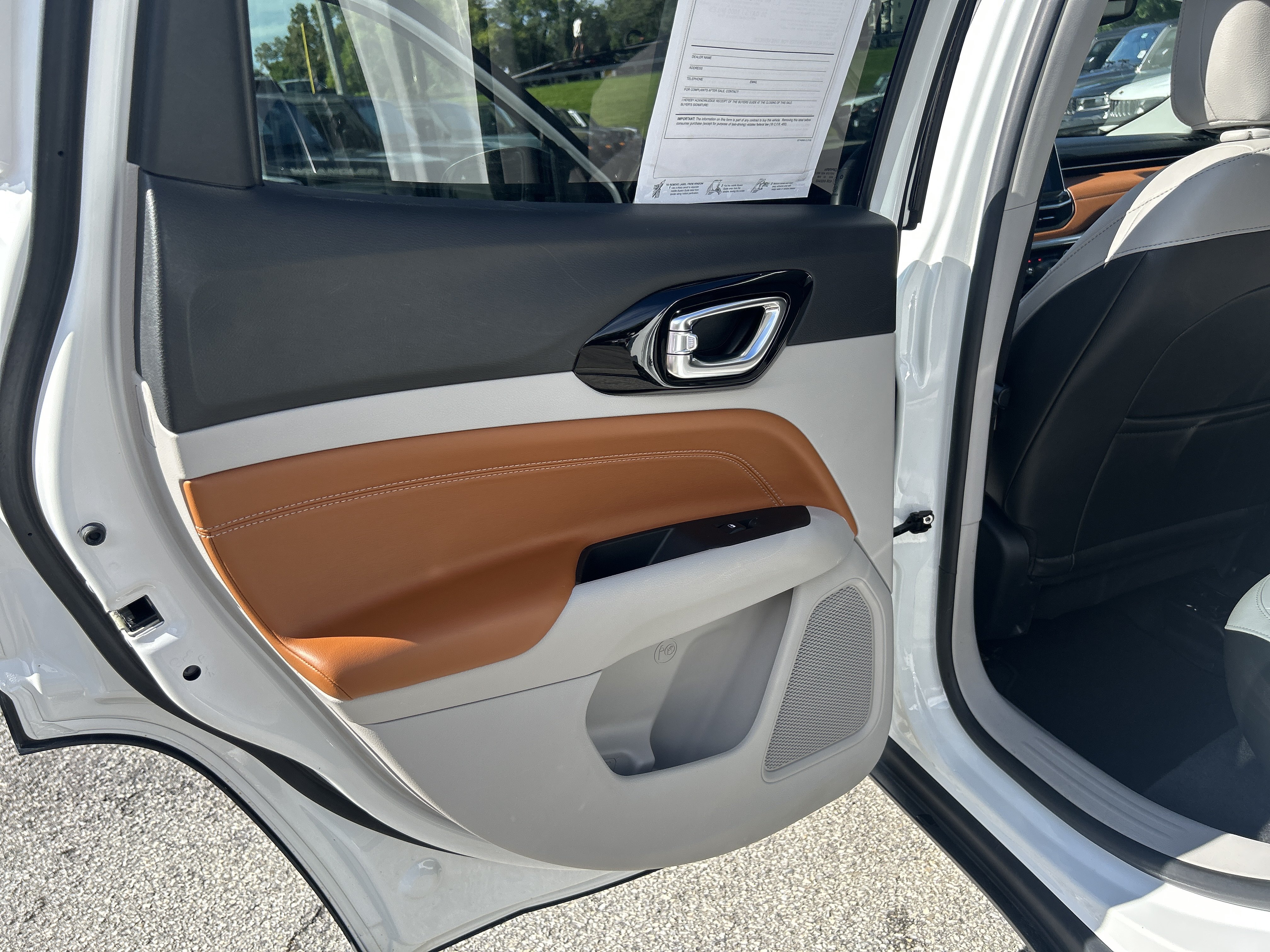 Certified 2022 Jeep Compass Limited AWD/4WD image 12