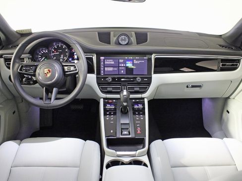 Certified 2025 Porsche Macan image 20