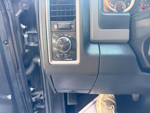 Used 2015 RAM 1500 Express RWD image 17