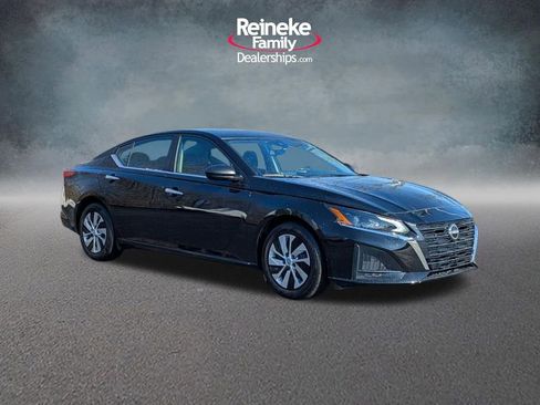 Used 2025 Nissan Altima 2.5 S image 3