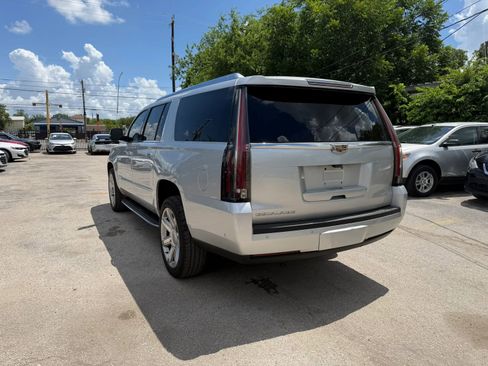 Used 2020 Cadillac Escalade ESV Luxury RWD image 8