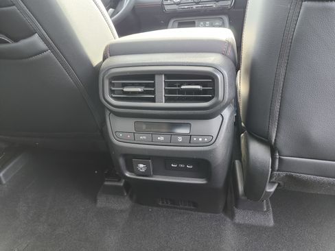 Used 2025 Honda Pilot TrailSport image 23