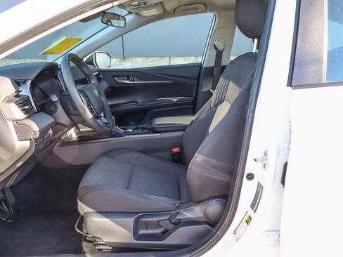 Used 2025 Toyota Camry LE image 7