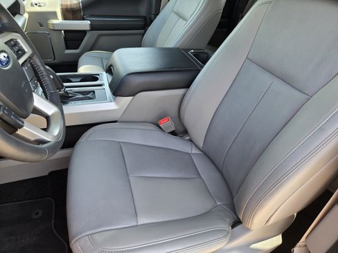 Used 2018 Ford F150 Lariat RWD image 9