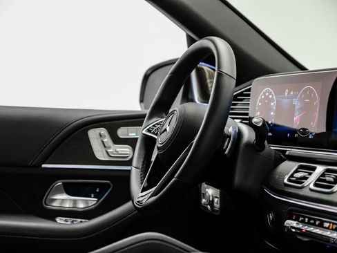 Used 2024 Mercedes-Benz Maybach GLS 600 4MATIC image 63