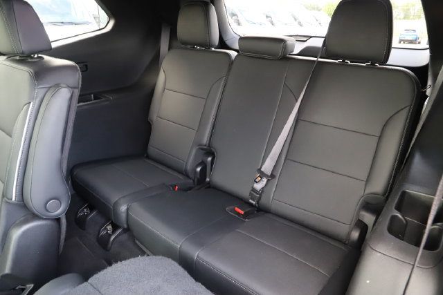 Used 2025 Buick Enclave Preferred AWD/4WD image 21