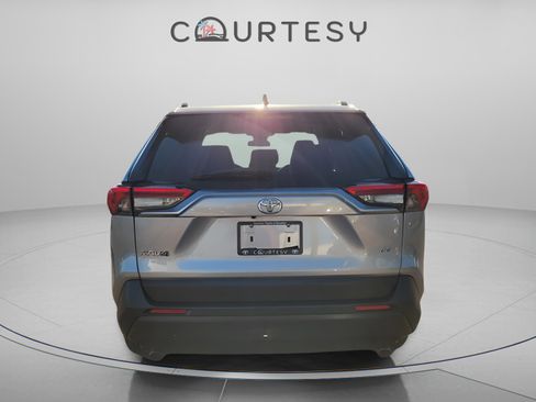 Used 2020 Toyota RAV4 LE image 4