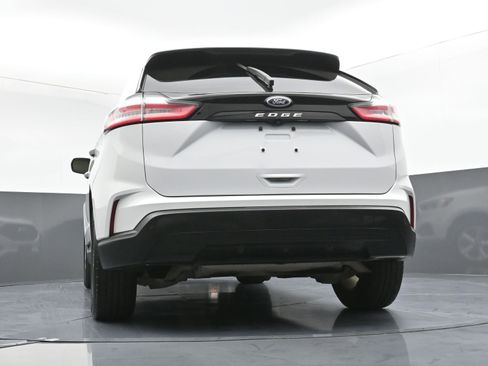 Used 2021 Ford Edge SE image 27