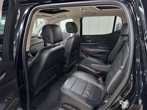 Used 2021 GMC Acadia Denali w/ Denali Ultimate Package AWD/4WD image 14