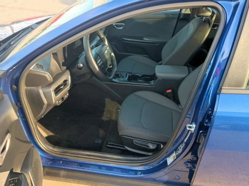 Used 2025 Kia K4 LXS image 3