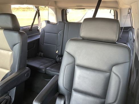 Used 2018 Chevrolet Suburban LT image 24