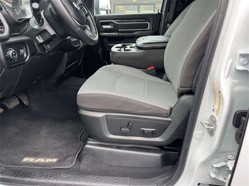 Used 2024 RAM 3500 Big Horn image 27