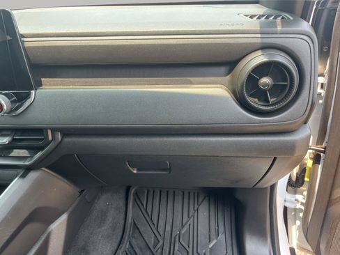 Used 2025 Chevrolet Colorado W/T RWD image 22