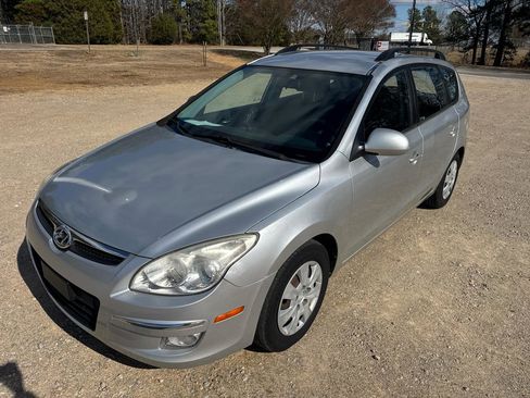 Used 2010 Hyundai Elantra SE w/ Popular Equipment Pkg 2 image 2