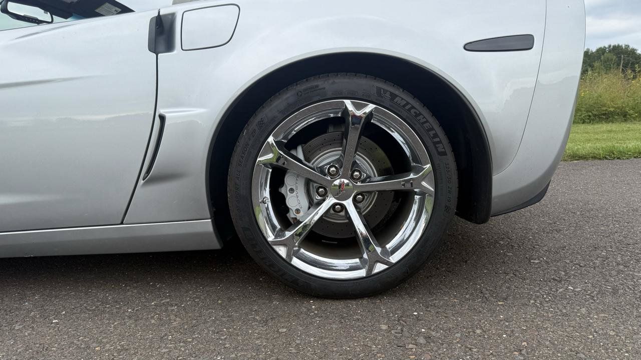 Used 2011 Chevrolet Corvette Grand Sport w/ Preferred Equipment Group RWD image 19
