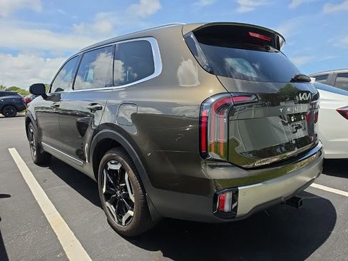 Used 2025 Kia Telluride EX w/ EX Captain's Chair Package FWD image 13