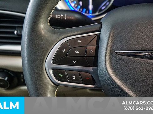 Used 2024 Chrysler Pacifica Touring-L image 26