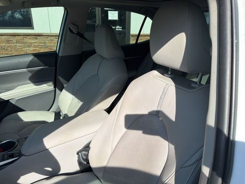 Used 2020 Toyota Camry XSE image 2