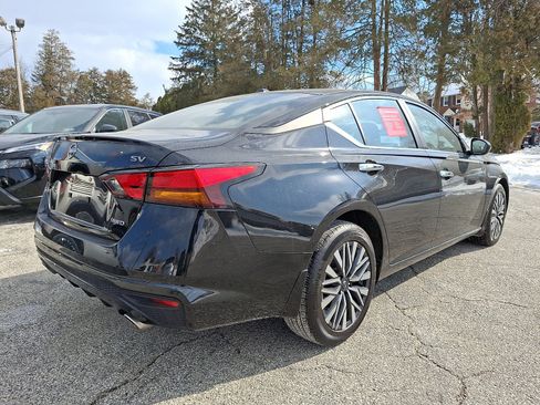 Used 2024 Nissan Altima 2.5 SV w/ SV Premium Package image 6