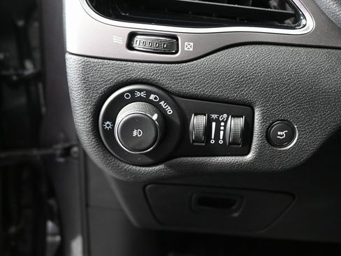 Used 2022 Jeep Cherokee Limited image 24