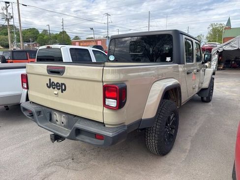 Used 2022 Jeep Gladiator Sport image 7