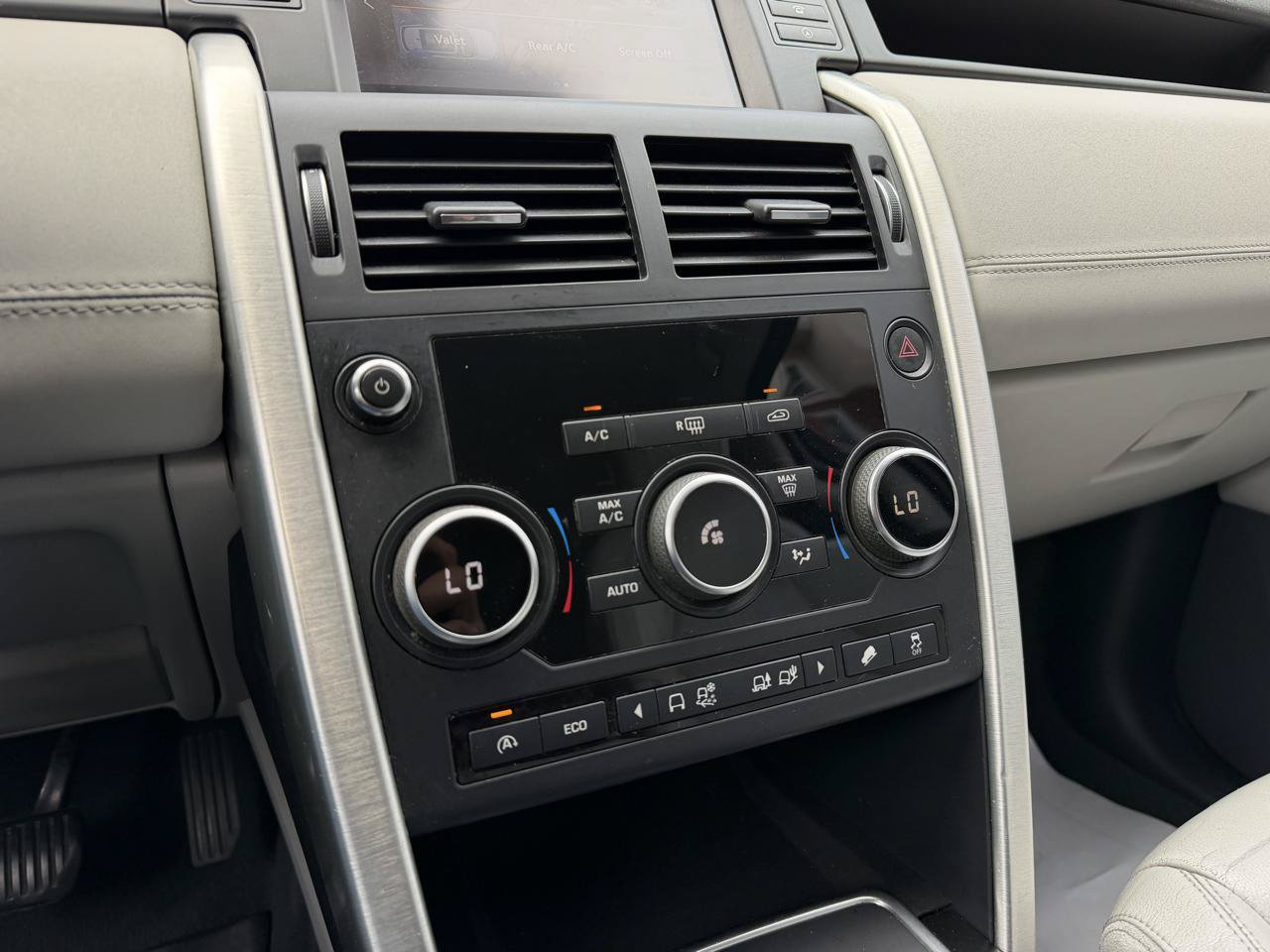 Used 2016 Land Rover Discovery Sport SE AWD/4WD image 61