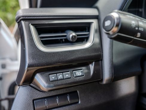 Used 2019 Lexus UX 200 FWD image 18
