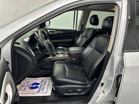 Used 2020 Nissan Pathfinder Platinum image 9