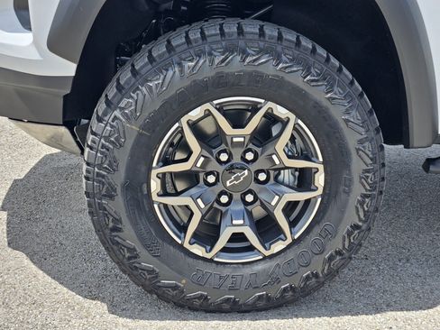 New 2026 Chevrolet Colorado ZR2 w/ Technology Package AWD/4WD image 7