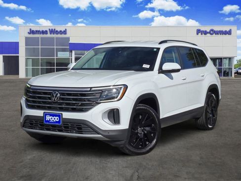 Used 2024 Volkswagen Atlas SE FWD image 1