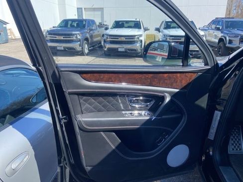Used 2018 Bentley Bentayga image 5