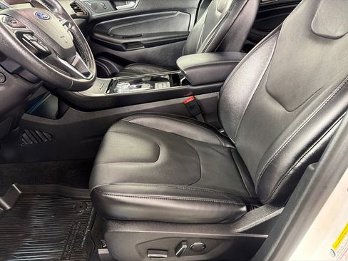 Used 2019 Ford Edge Titanium w/ Equipment Group 301A AWD/4WD image 12
