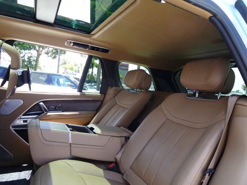 Used 2024 Land Rover Range Rover Long Wheelbase Autobiography AWD/4WD image 17