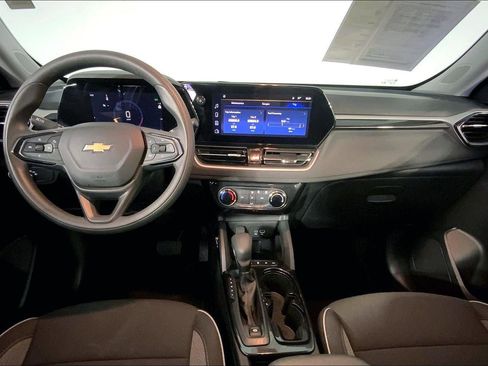 Used 2025 Chevrolet TrailBlazer LT AWD/4WD image 15