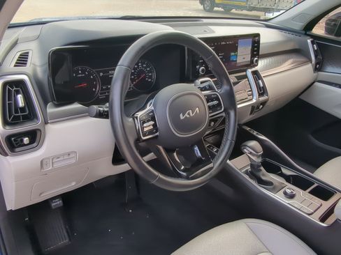 Used 2022 Kia Sorento S w/ Panoramic Sunroof Package image 12