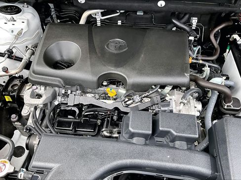 Used 2025 Toyota RAV4 XLE FWD image 33