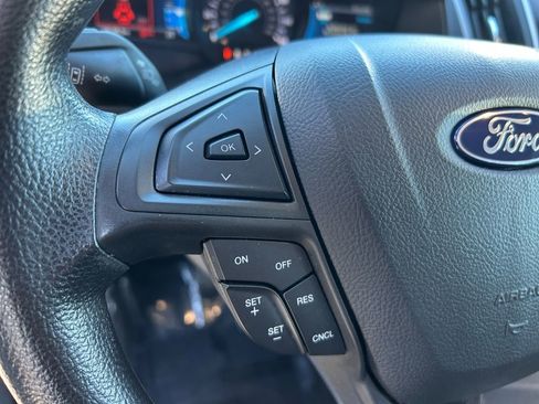 Used 2022 Ford Edge SE w/ Black Appearance Package image 17