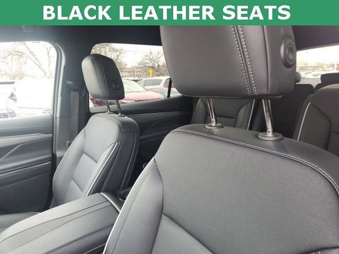 Used 2025 Buick Enclave Preferred image 2