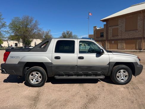 Used 2005 Chevrolet Avalanche Z71 w/ Sun And Sound Package AWD/4WD image 8