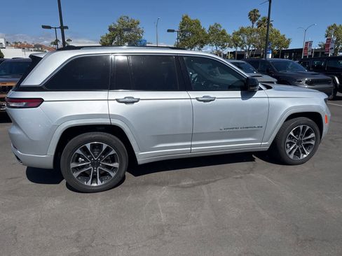 Used 2023 Jeep Grand Cherokee Overland w/ Advanced Protech Group III AWD/4WD image 11